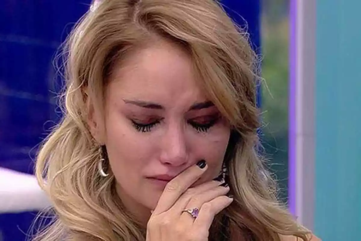 Captura de Alba Carrillo en 'GH VIP' intentando contener las lágrimas