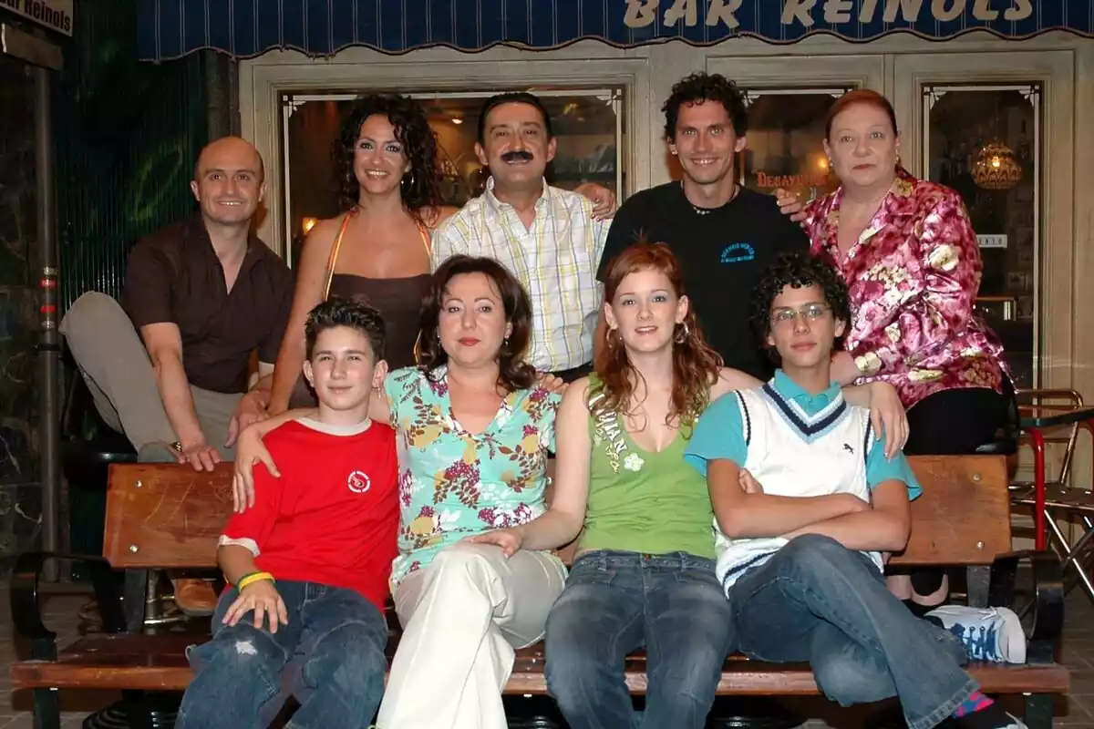 Foto del elenco principal de actores de la serie 'Aída'
