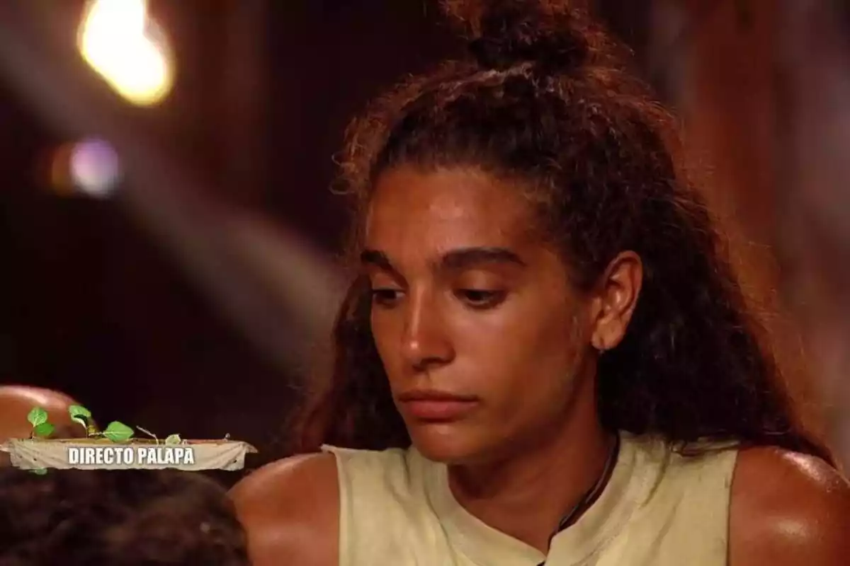 Captura del programa 'Supervivientes' del jueves 18 de mayo, donde aparece Alma Bollo en la Palapa con rostro muy triste Captura del programa 'Supervivientes' del jueves 18 de mayo, donde aparece Alma Bollo en la Palapa con rostro muy triste