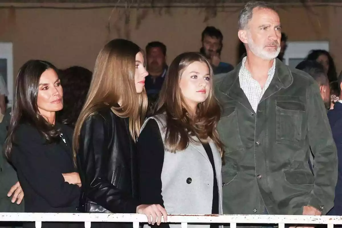 Foto de la familia real española durante su visita a la Pasión Viviente de Chichón, el 8 de abril de 2023 Foto de la familia real española durante su visita a la Pasión Viviente de Chichón, el 8 de abril de 2023
