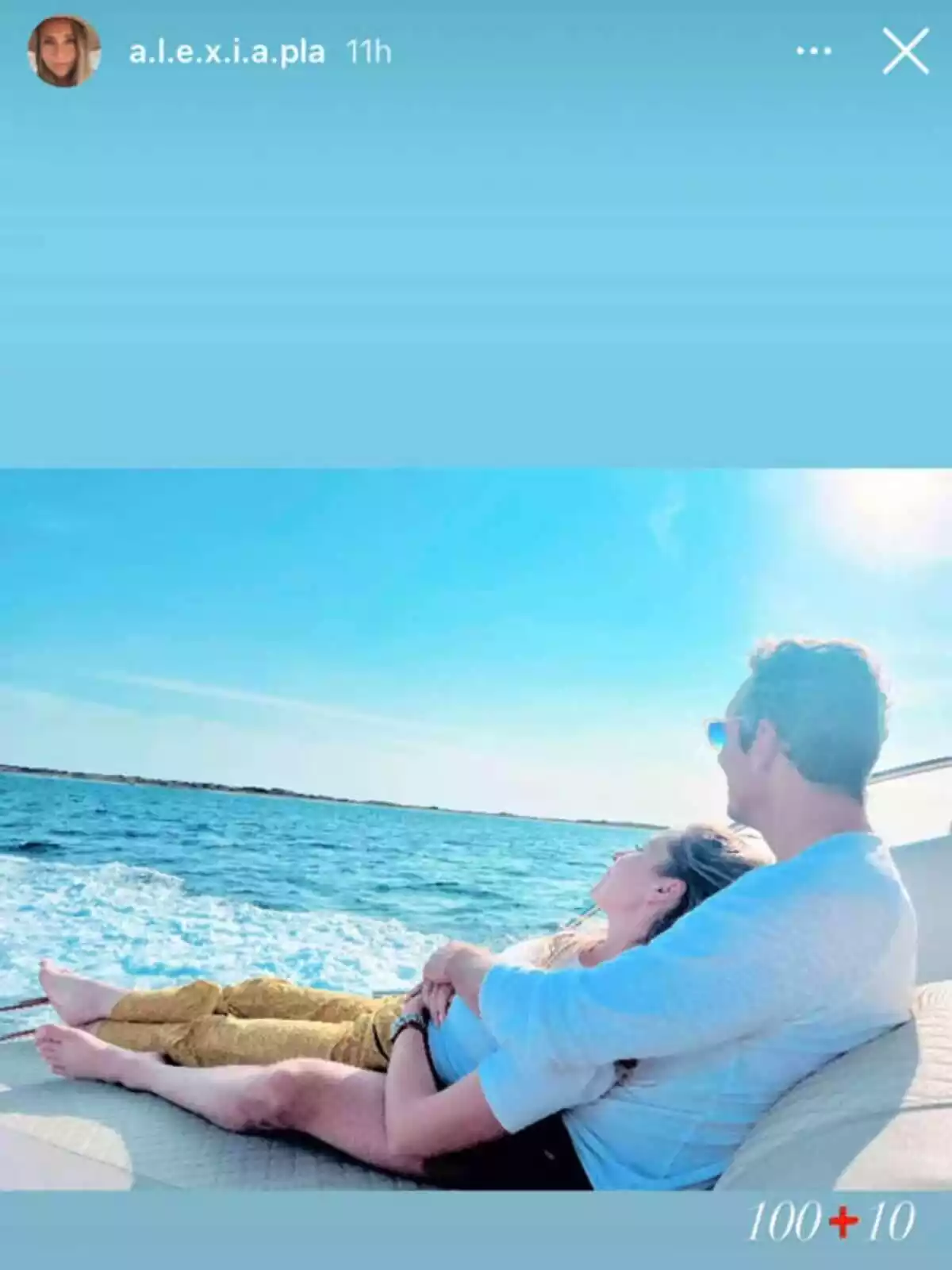Historia de Instagram de Alexia Pla con Joaquín Prat, donde aparecen en un barco muy enamorados Historia de Instagram de Alexia Pla con Joaquín Prat, donde aparecen en un barco muy enamorados
