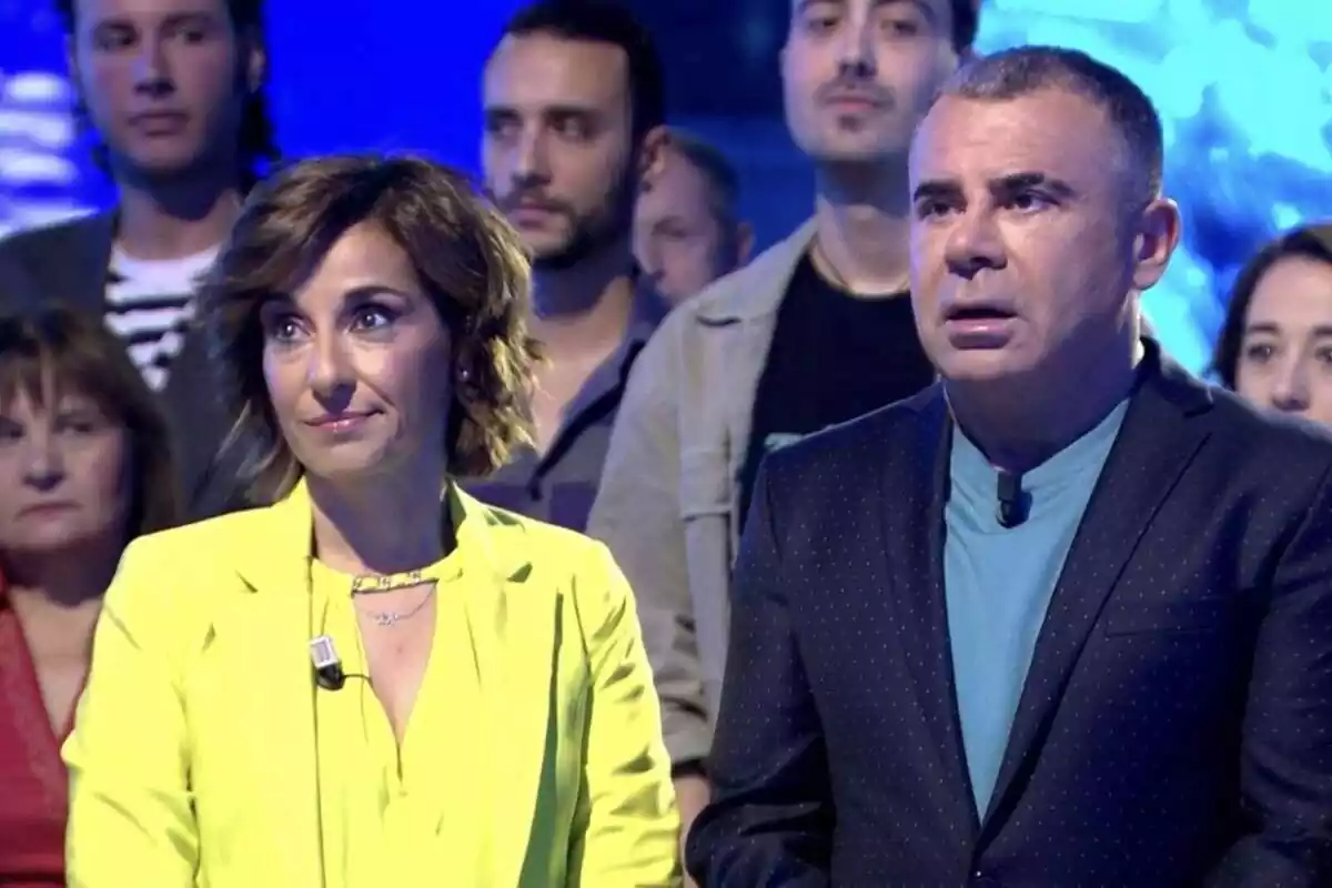 Imagen de Adela González y Jorge Javier Vázquez con cara de sorpresa en 'Sálvame' Imagen de Adela González y Jorge Javier Vázquez con cara de sorpresa en 'Sálvame'